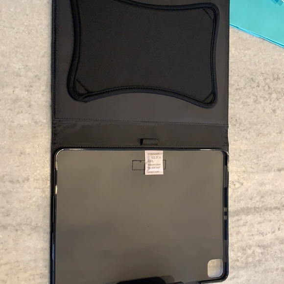 Brand new IPad 2 cover - Picture 2 of 4